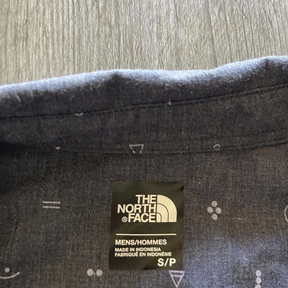 The North Face Men's Shirt blue symbol Print button down - Picture 2 of 5